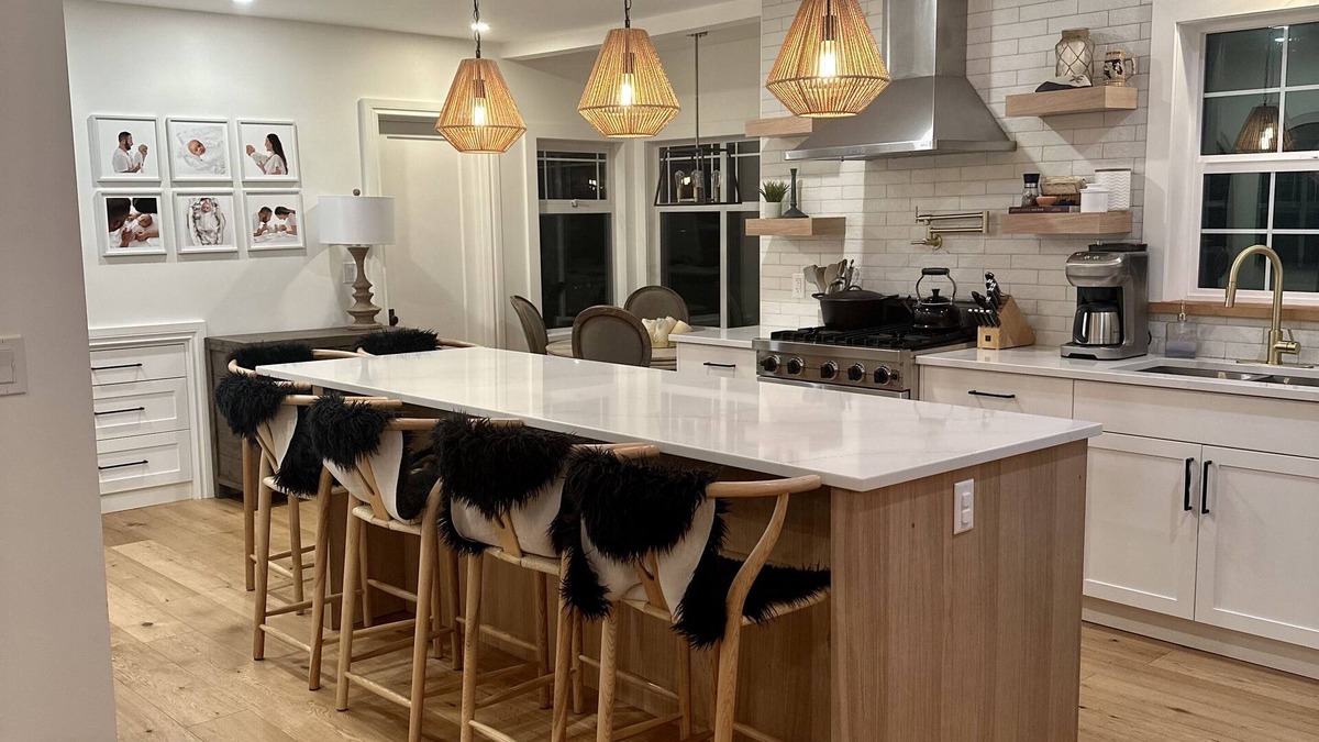 Saanich East House | Charming Victoria Character home-Pet Friendly!