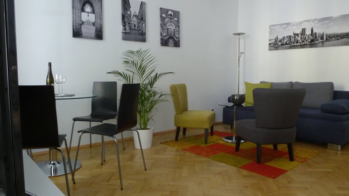 Landstrasse Apartment | Charming Viennese Apartment near City Centre