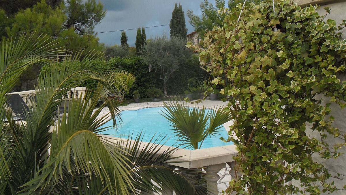 La Pointe Villa | CHARMING VILLA 15 MIN FROM NICE WITH COMMON POOL