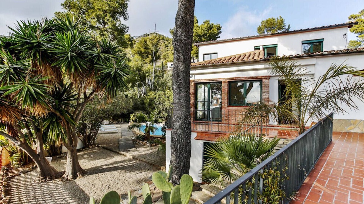 Castelldefels Villa | Charming Villa 5 min to Beach and 20 min to BCN!