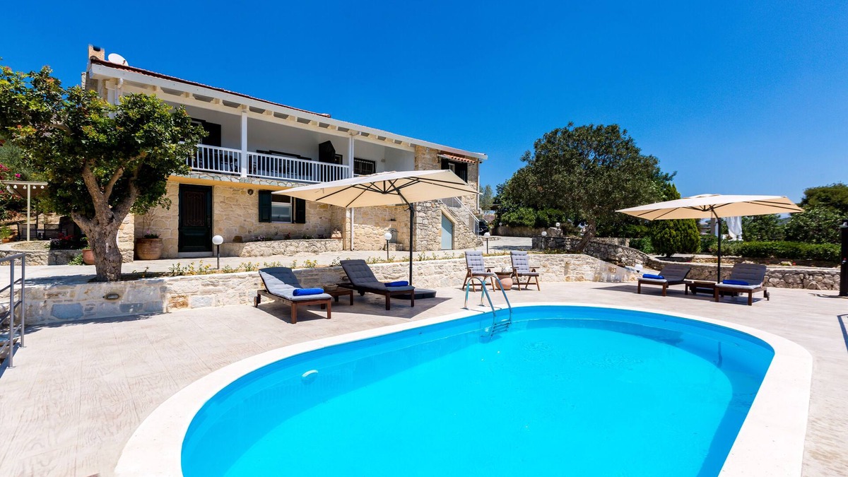 Oros Villa | Charming Villa above Rethymno Family Friendly