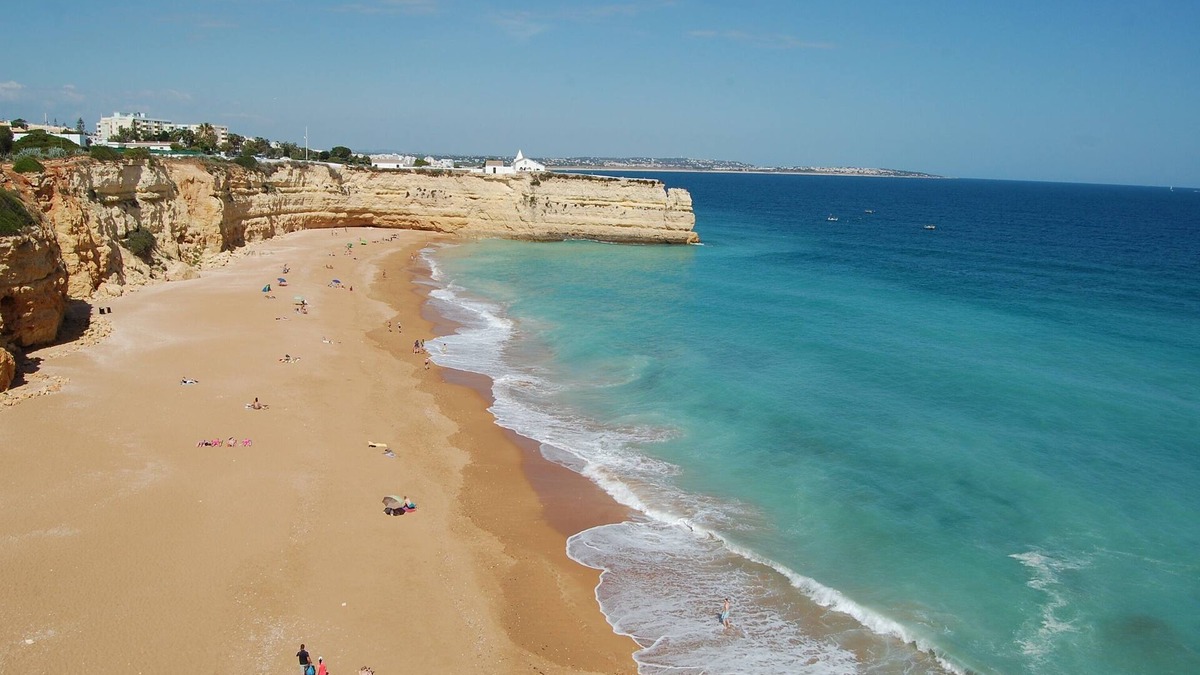 Alporchinhos Villa | Charming villa, beautiful sea view. Swimming pools. Sand beach. Very calm.