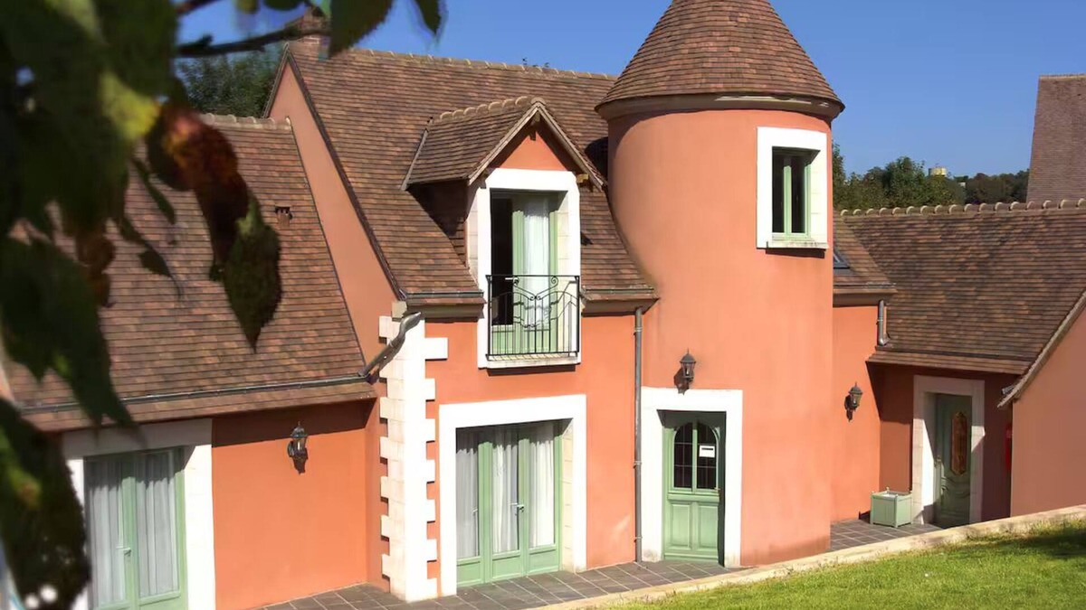 Belleme House | Charming villa for 9 people, facing the Bellême Golf Course – Nature & Comfort