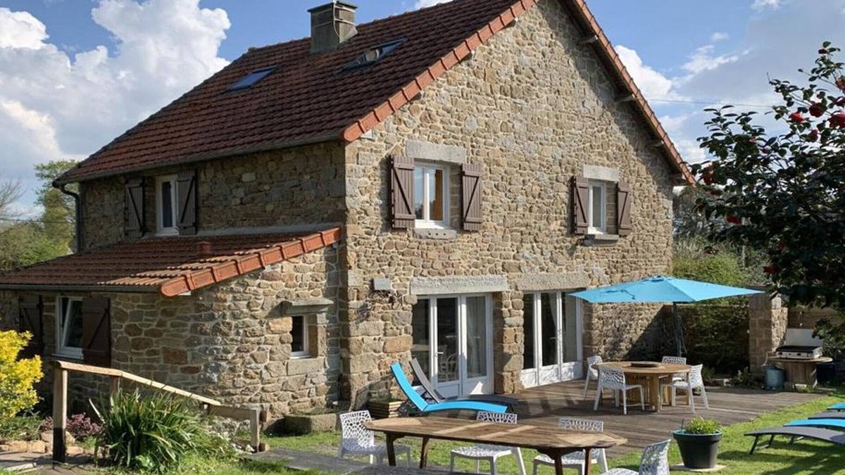 Jullouville Cottage | Charming Villa in Peaceful Jullouville with Private Spa, Terrace, Garden, and Modern Amenities