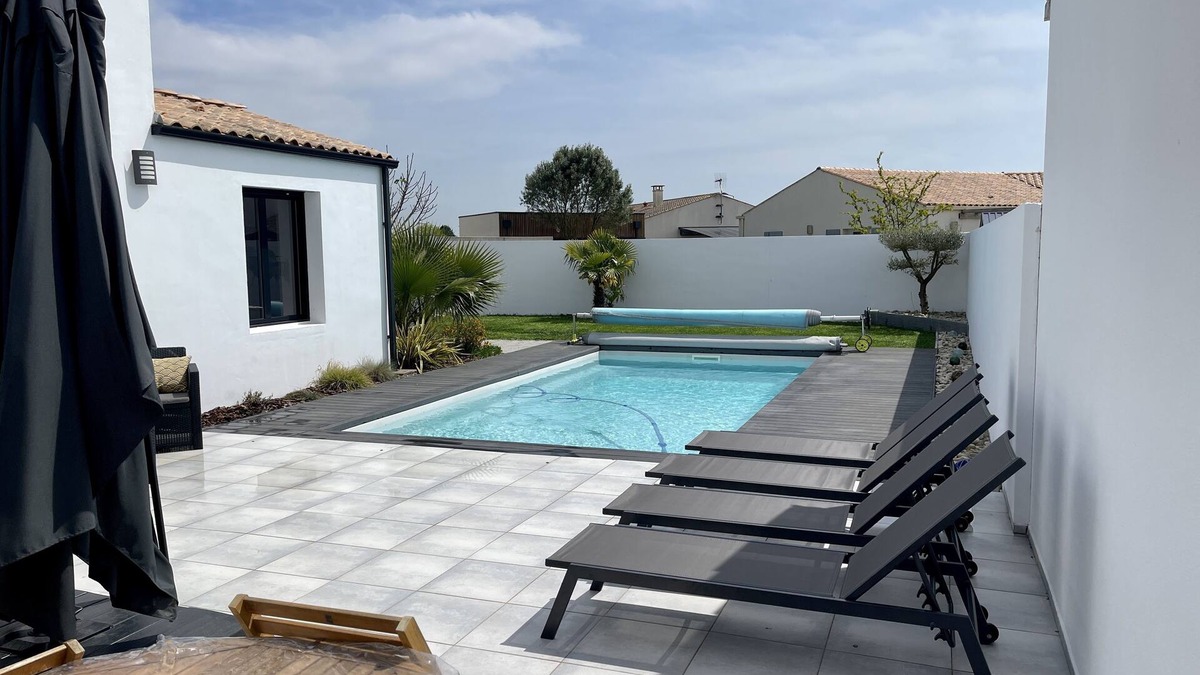 Villedoux House | Charming villa just outside La Rochelle with heated pool.