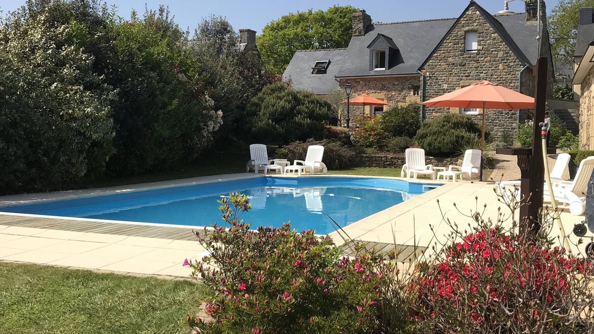 Lanveoc House | CHARMING VILLA WITH HEATED SWIMMING POOL, rated 4 *.