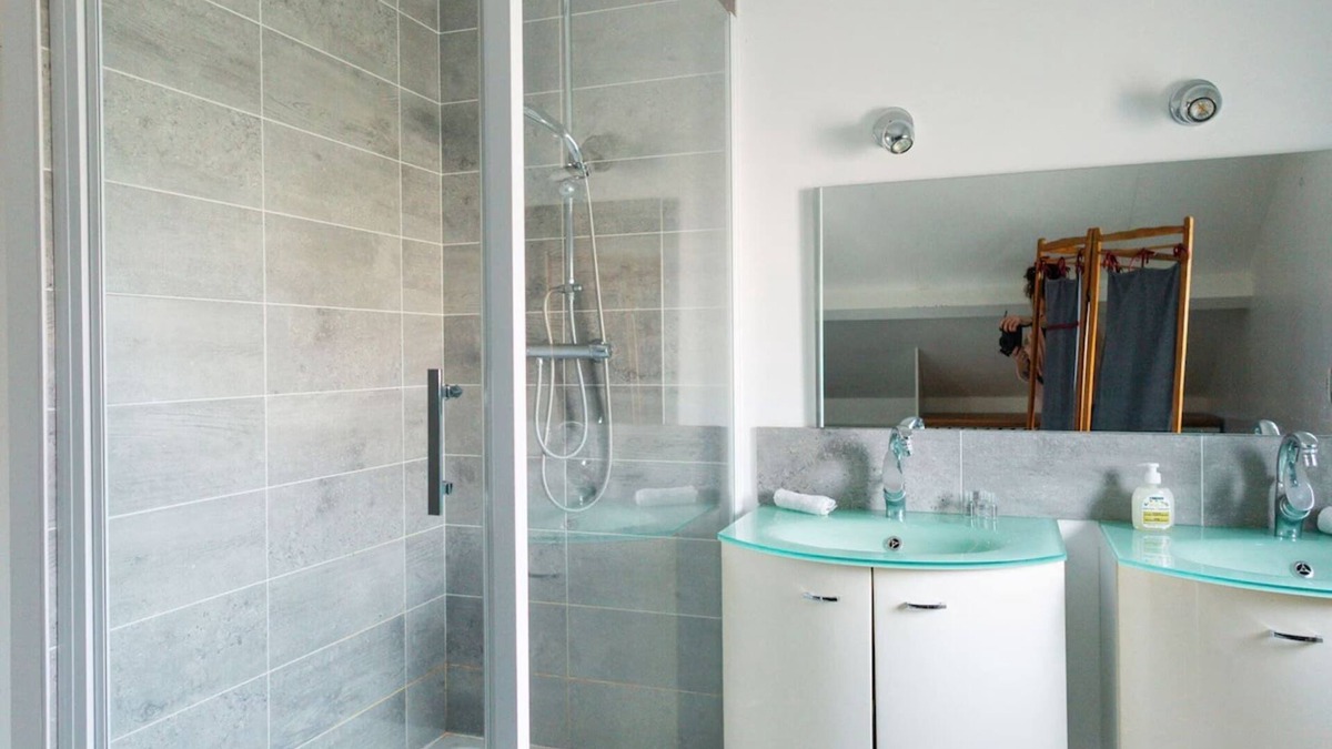 Domarin Villa | Charming villa with pool and BBQ, 1 min from Bourgoin-jallieu