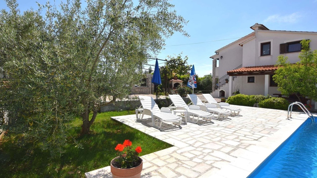 Zbandaj House | Charming Villa with Pool in Zbandaj