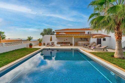 Armenime Villa | Charming Villa with private and heated pool