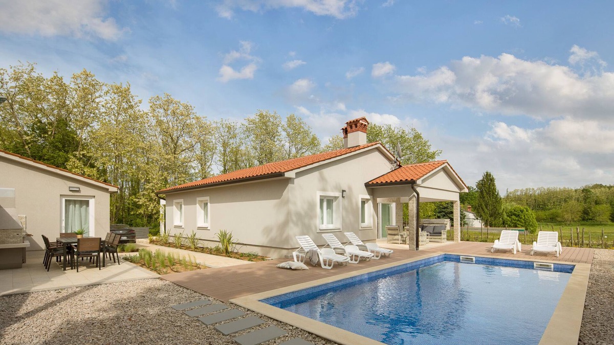 Zupanici Villa | Charming villa with tended garden and heated pool