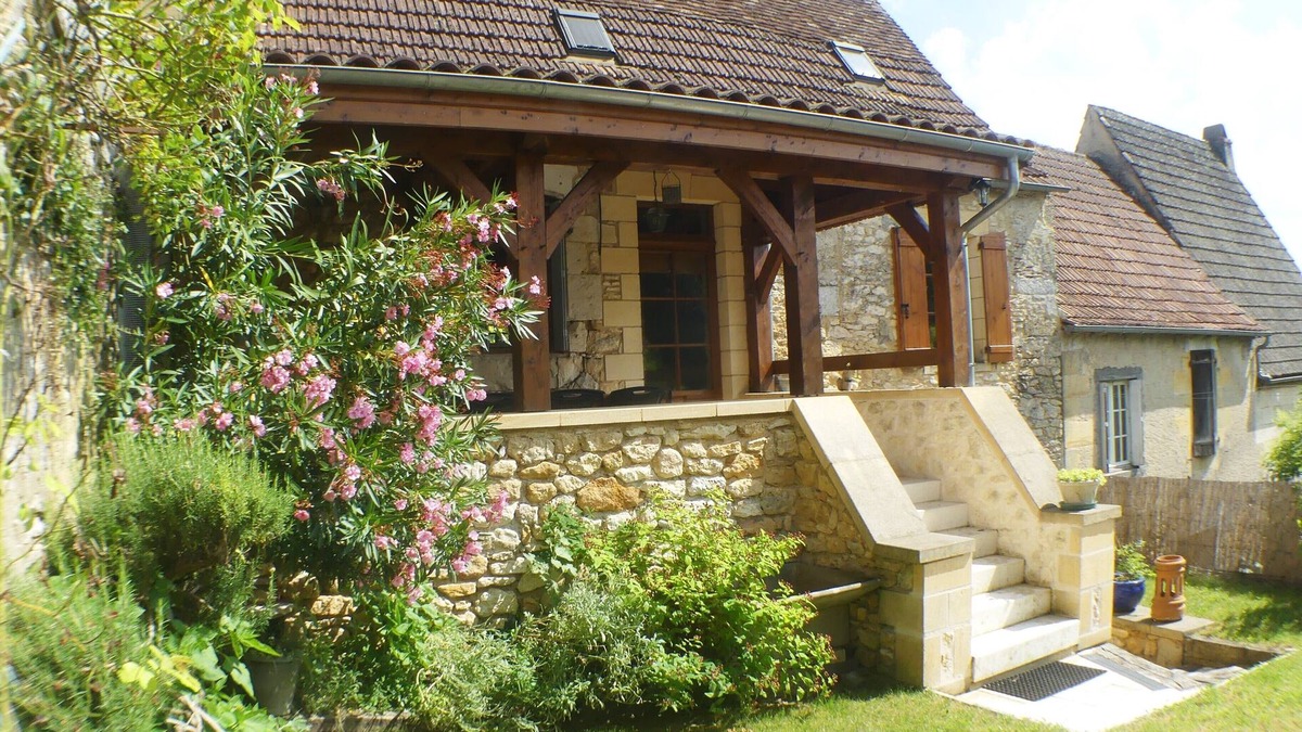 Saint-Cyprien House | CHARMING VILLAGE HOUSE & ENCLOSED GARDEN SET IN A MEDIEVAL VILLAGE CLOSE SARLAT