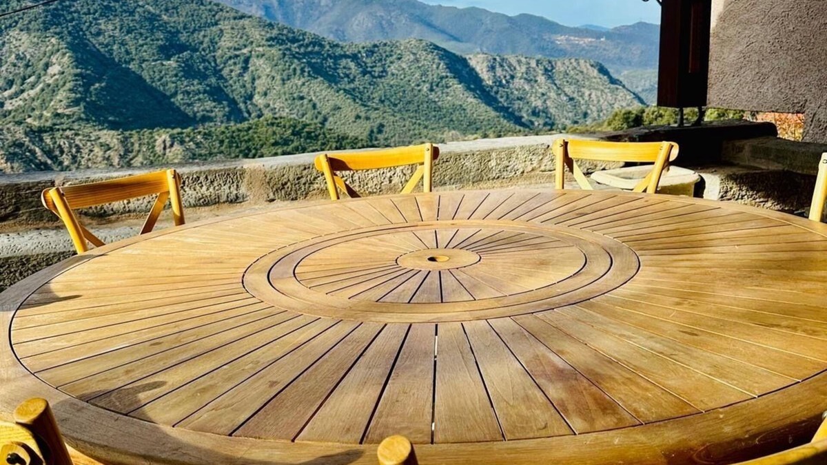 Cambia House | Charming village house with terrace and superb mountain views!