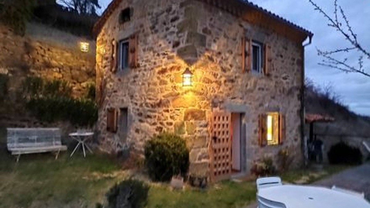 Tailhac Cottage | Charming vineyard house with large terrace for couples