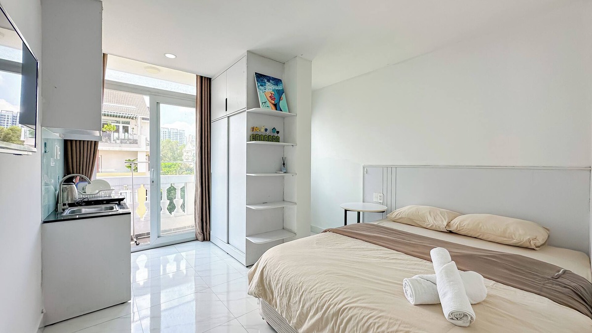 Phu My Hung Apartment | Charming Studio with Kitchen & Rooftop Terrace in Secure HCMC Neighborhood