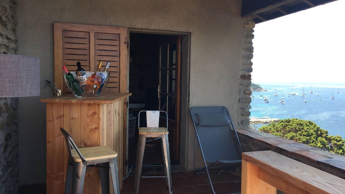 Ile du Levant House | Charming waterfront home
