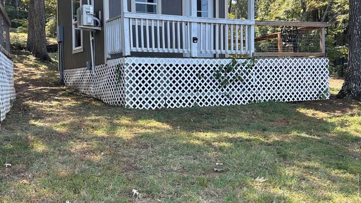 Negreet Cabin | Charming waterfront 1-bedroom cabin next to boat launch and swimming area!
