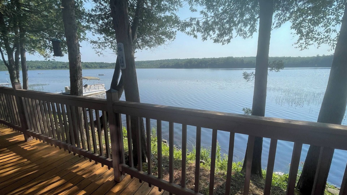 Canaan Cabin | Charming Waterfront 3-bedroom Cabin with WiFi, AC in Tranquil Maine