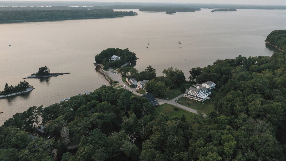 Harpswell Center House | Charming waterfront 9-bedroom historic estate in Harpswell