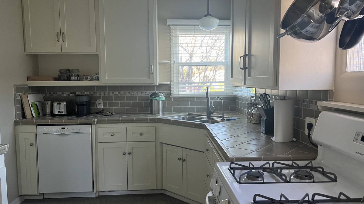 Valley Glen House | Charming, Well Appointed Suburban Bungalow with Grassy Yard
