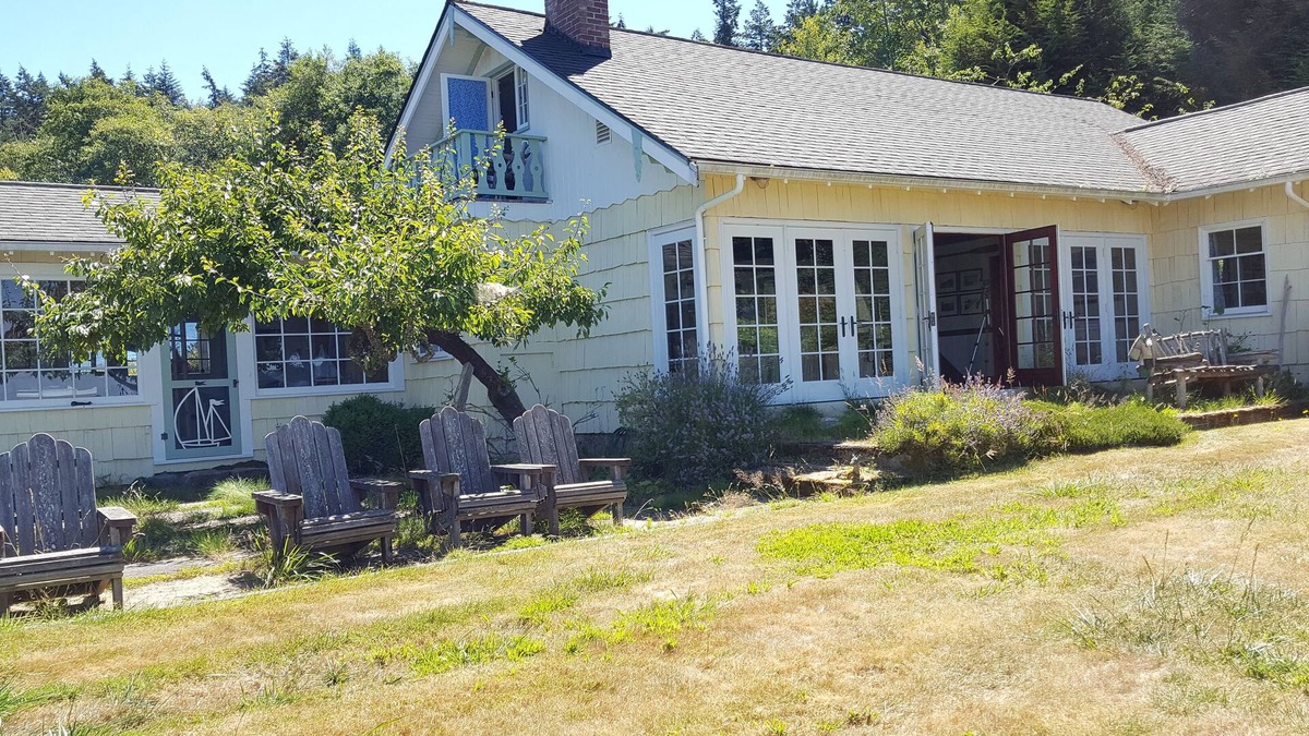 Eastsound House | Charming west-facing beach house - sandy beach near Eastsound