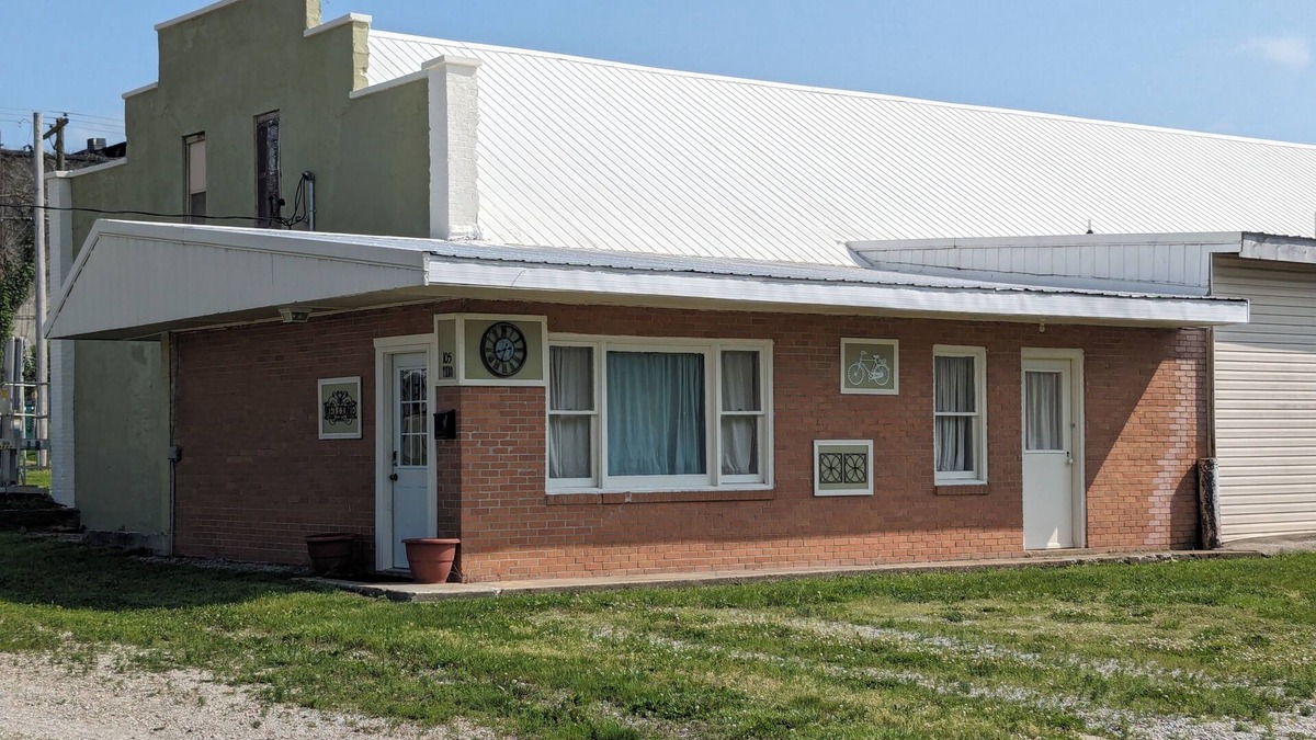 Windsor Apartment | Charming Windsor Apartment: Easy access to Katy and Rock Island Trails.