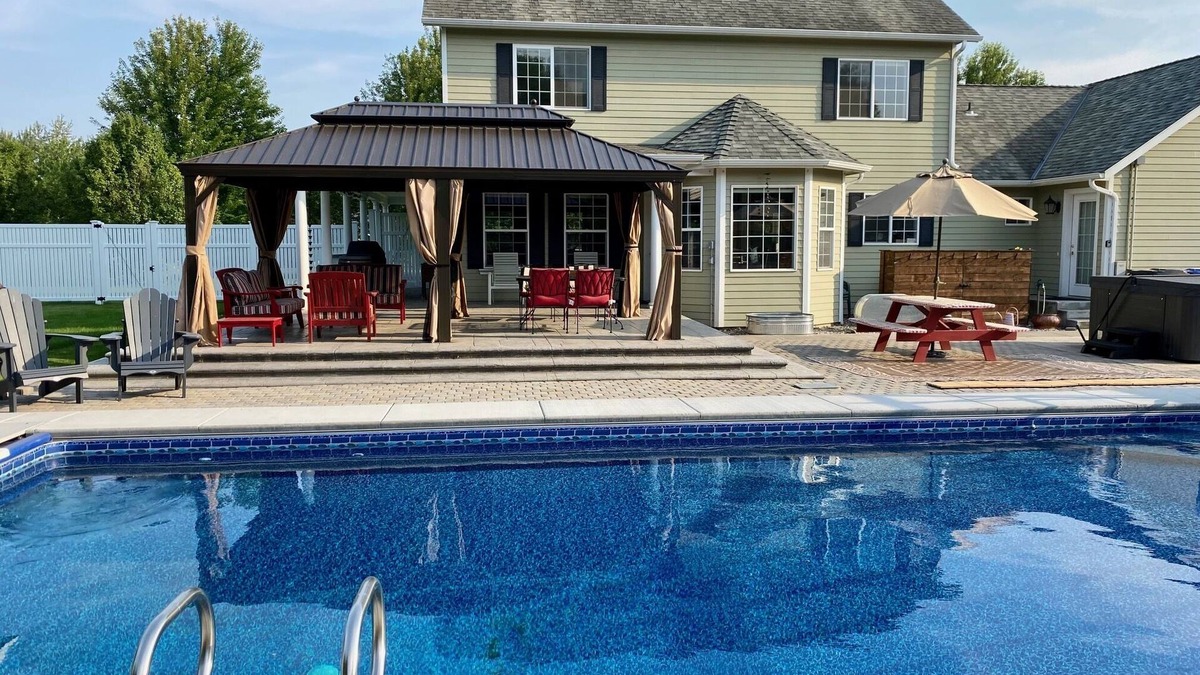 Walla Walla House | Charming Wine lovers Farm House with heated Pool & Hot tub!