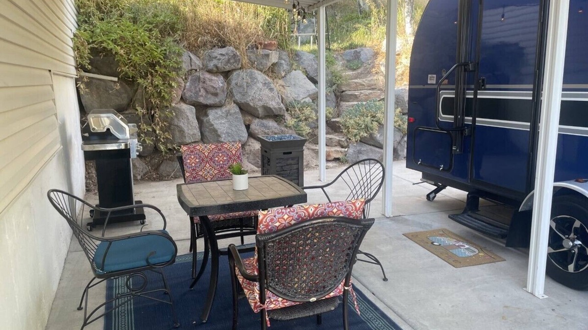 Farmington House | Charming Winnie Drop Trailer with Cozy Private Patio Escape