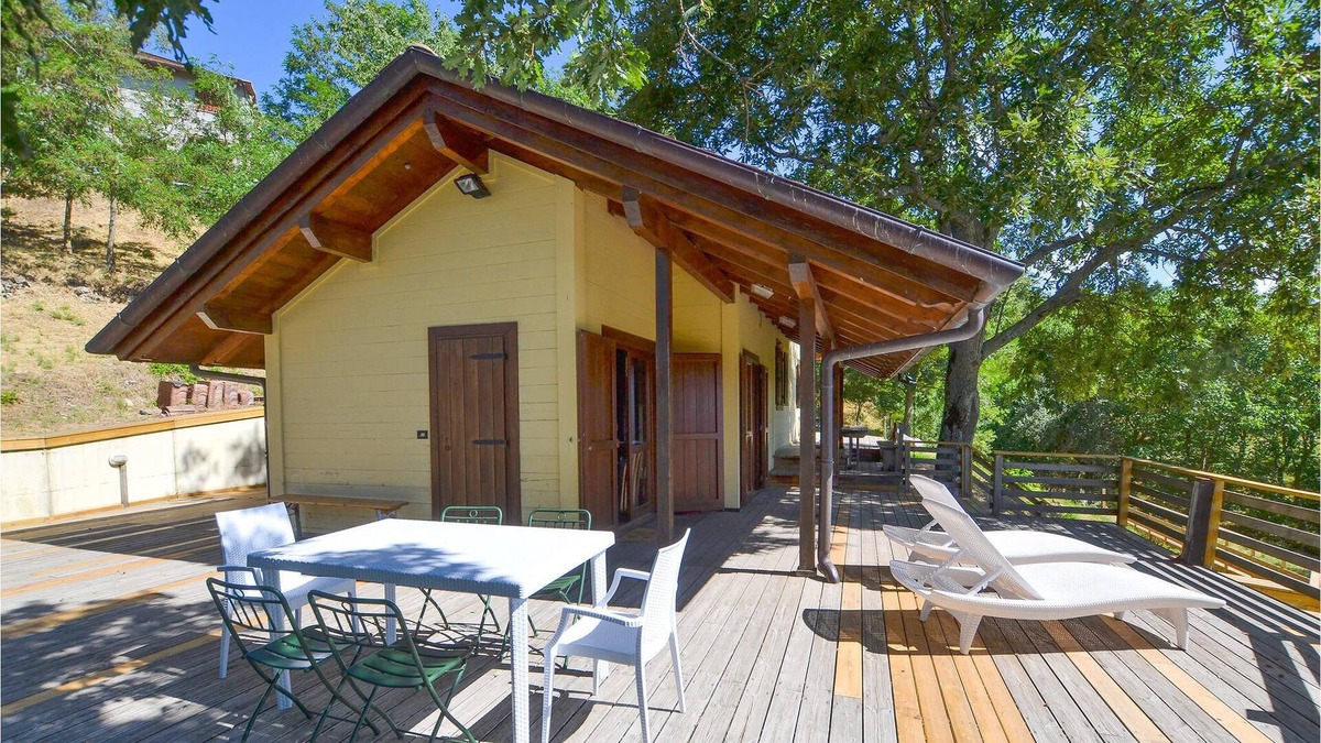 Pieve Santo Stefano House | Charming wooden house, situated on a hill, between Florence and San Marino.