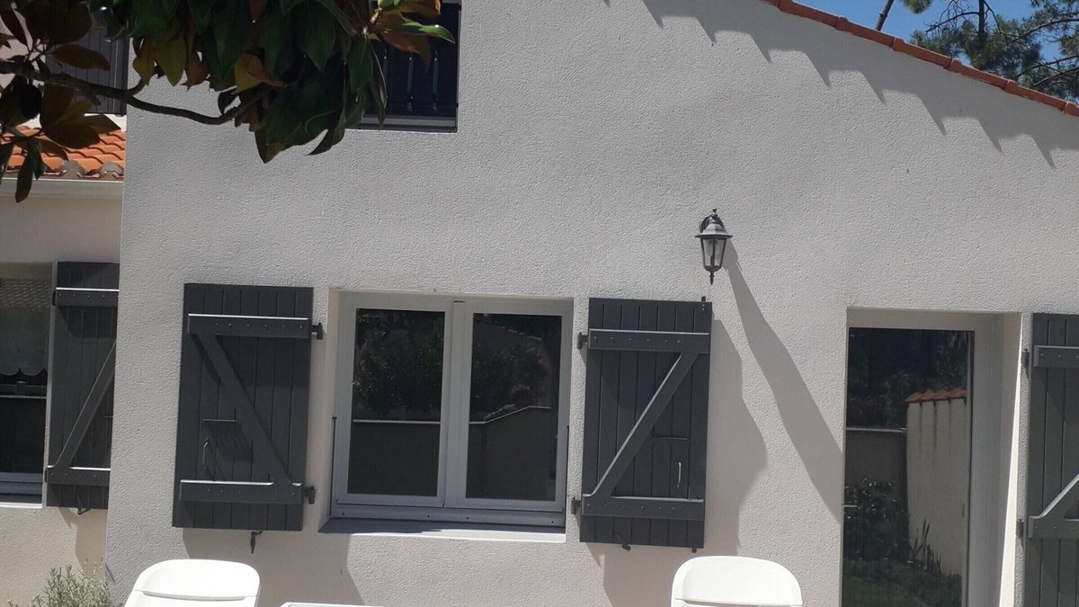 La Faute-sur-Mer House | Charming Woodland Cottage Near Beach - Ideal for 4, Pet Friendly