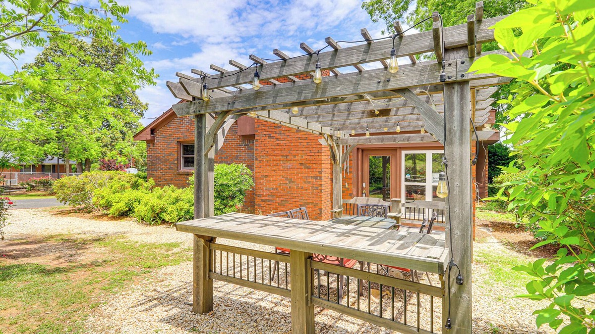 Woodland Cottage | Charming Woodland Home, 12 Mi to Big Lazer Creek!