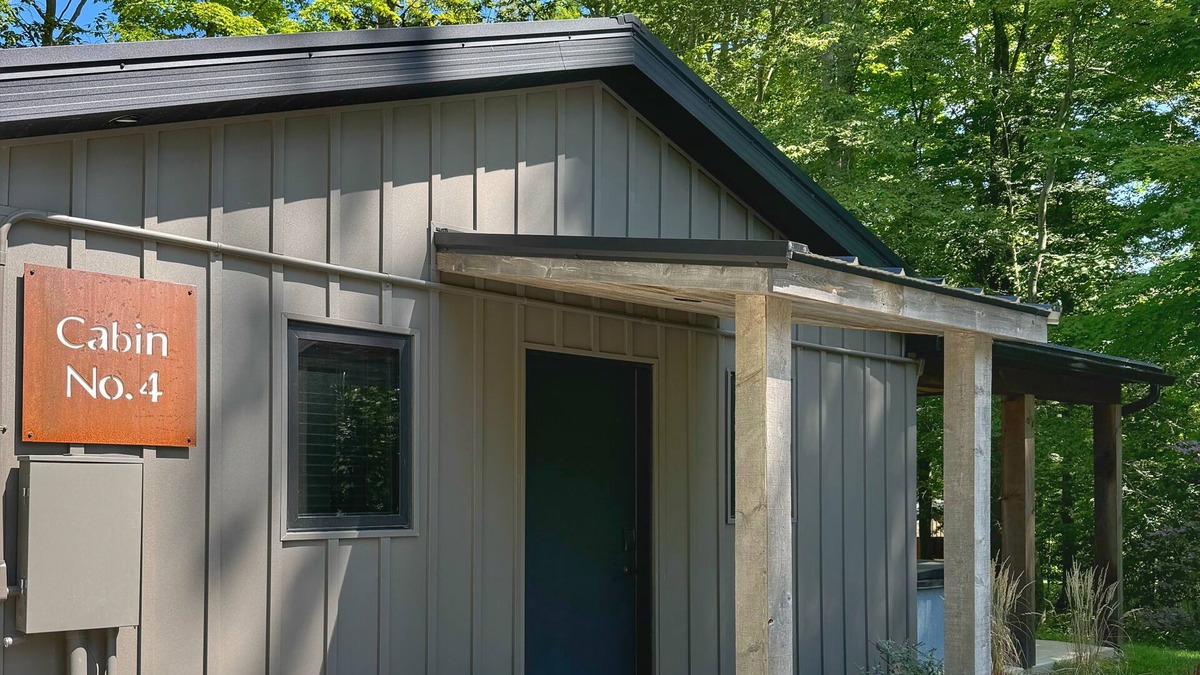Madison Cabin | Charming Woodside Cabin w/Private Hot Tub & Scenic Trails at Standing Rock Far