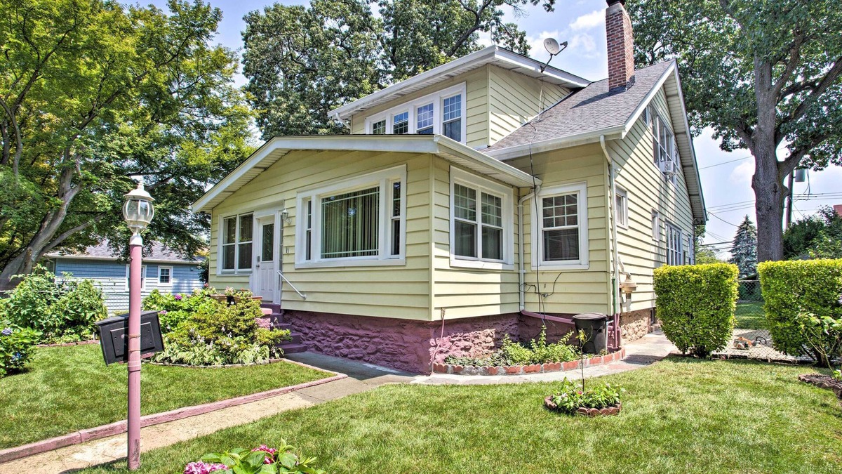 Park Hill House | Charming Yonkers Retreat - 10 Mi to Central Park!