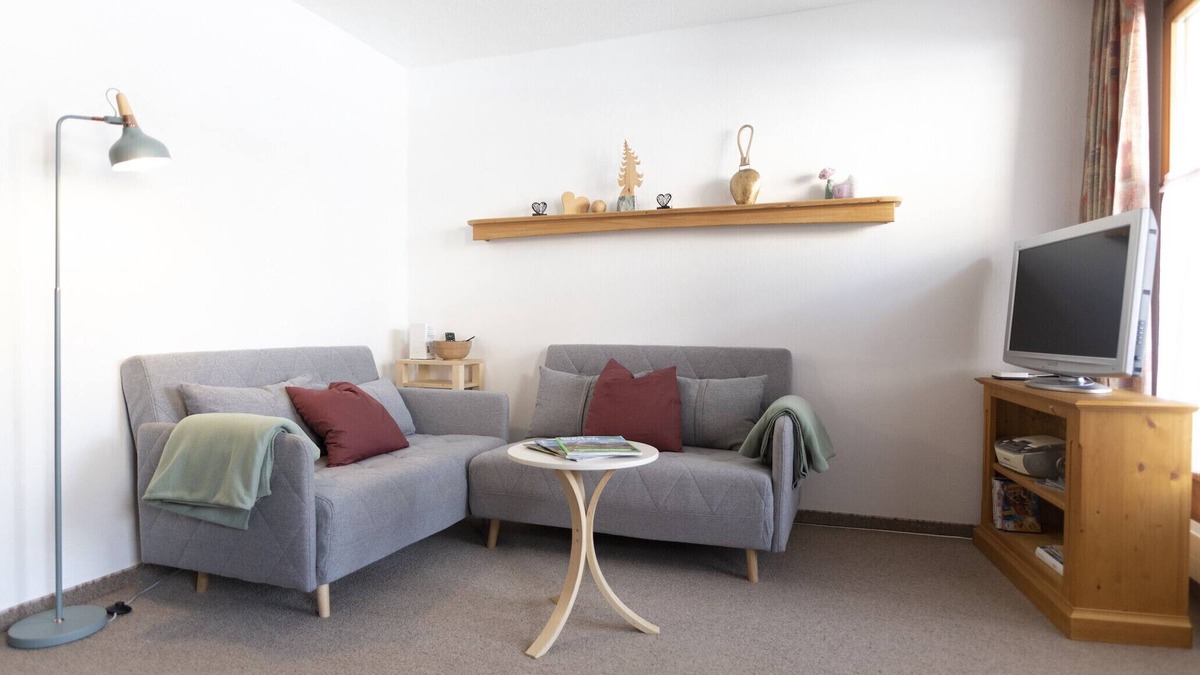 Vulpera Apartment | Chasa Grusaida: Charming, cosy 2-room flat with balcony near the golf course