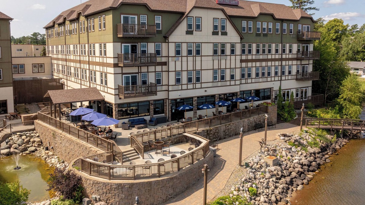 Walker Hotel | Chase On The Lake Resort Hotel