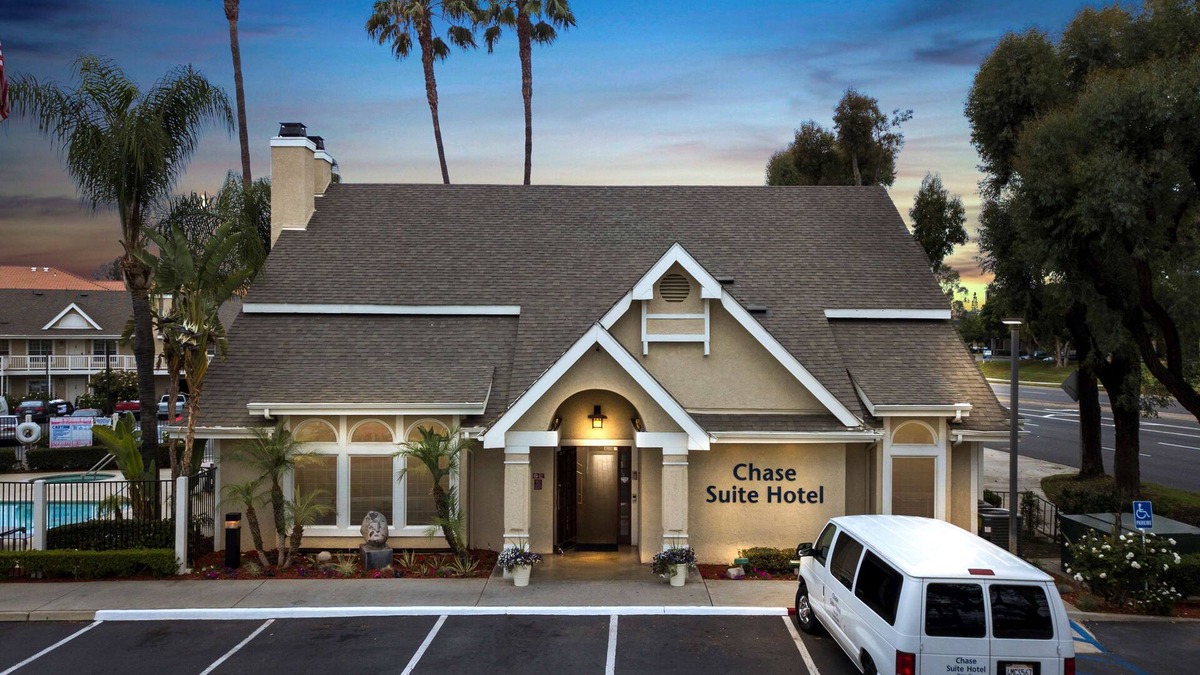 Brea Hotel | Chase Suites Hotel Brea-Fullerton