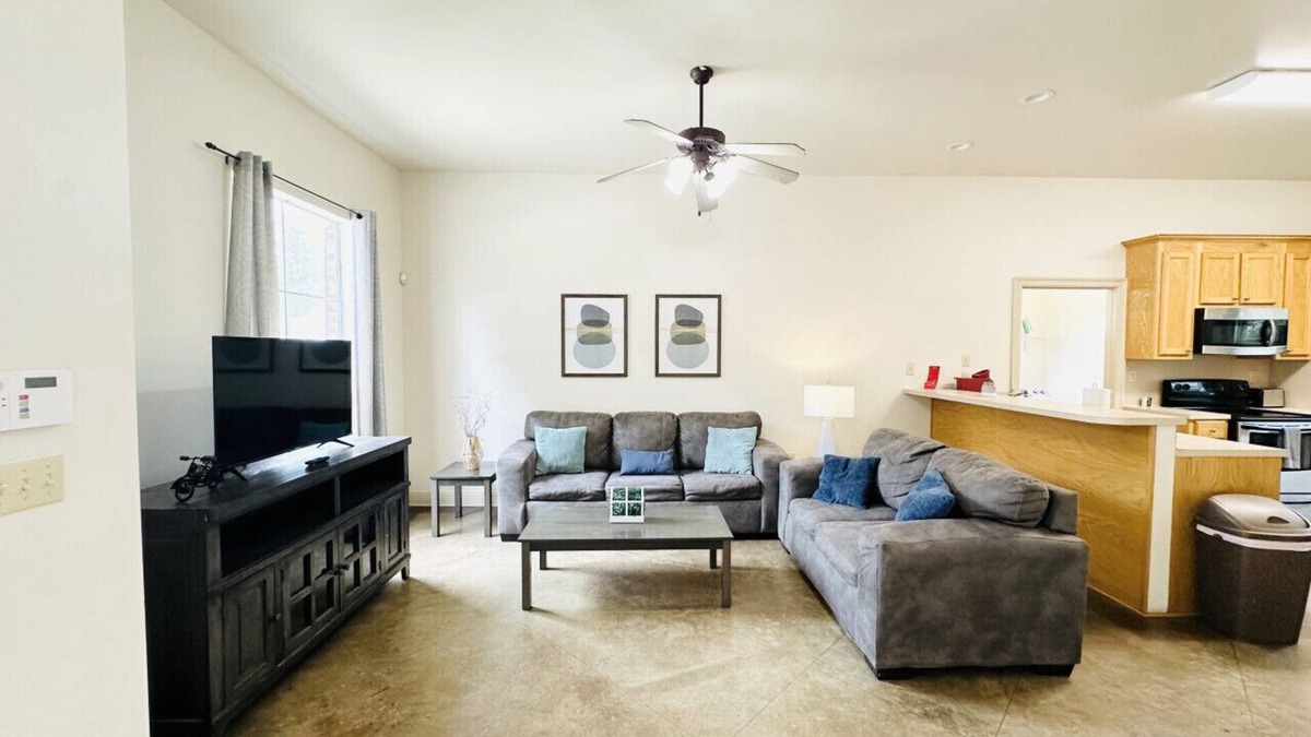 Pine Grove Apartment | Chateau 1, spacious townhouse in Tickfaw, LA