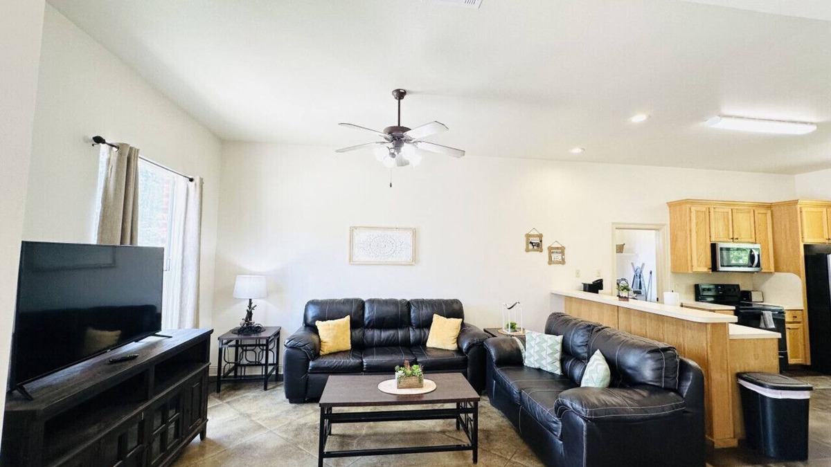 Pine Grove Apartment | Chateau 13, spacious townhouse in Tickfaw, LA