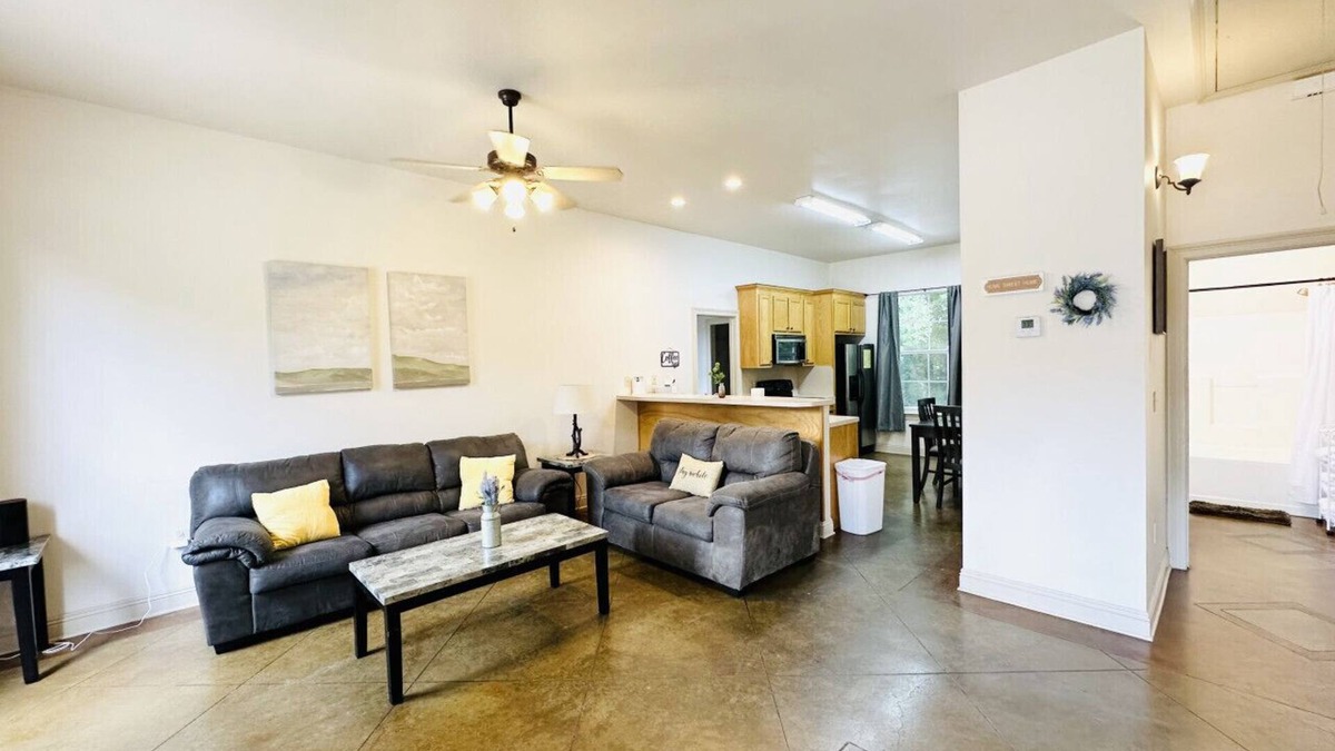 Pine Grove Apartment | Chateau 5, spacious townhouse in Tickfaw, LA
