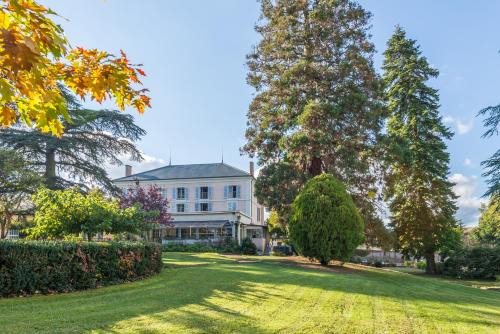 Salles-Arbuissonnas-en-Beaujolais House | Chateau de Breuil en Beaujolais