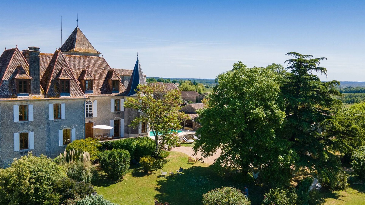 Carsac-de-Gurson House | Chateau de Carsac with park and heated pool, perfect for families and groups.