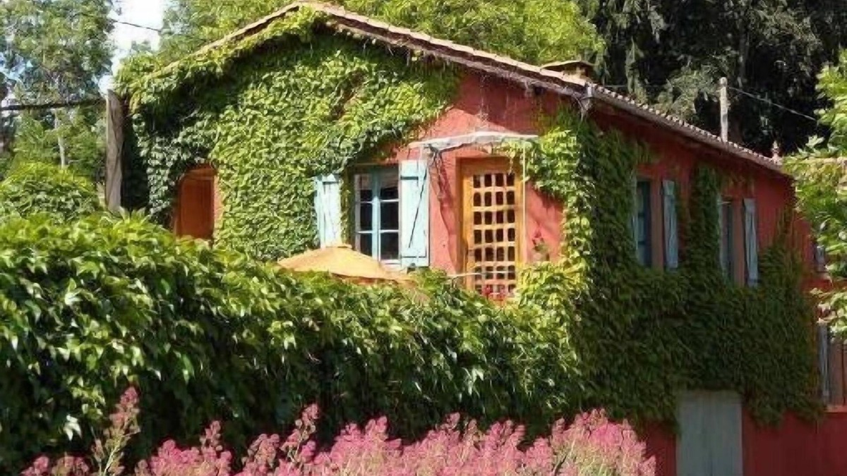 Brullioles Cottage | Château de Charfetain farm in the heart of the Monts du Lyonnais