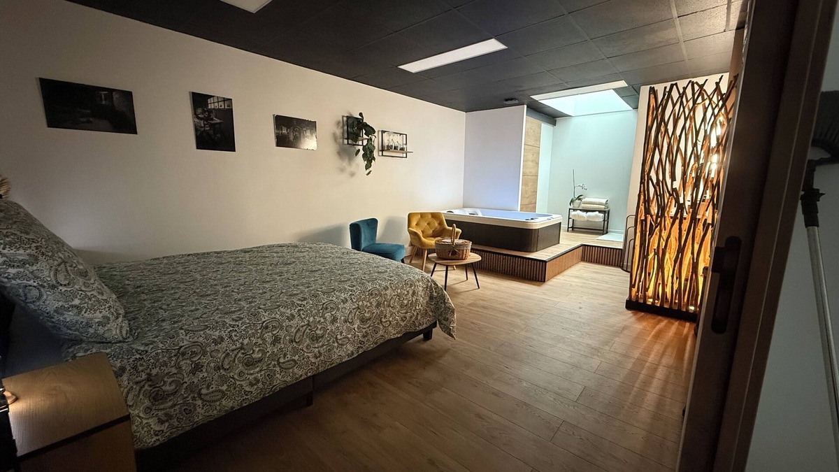 Teloche Bed & Breakfast | Château de Posset: Loft Anne-Marie, close to the 24 Hours of Le Mans racetrack