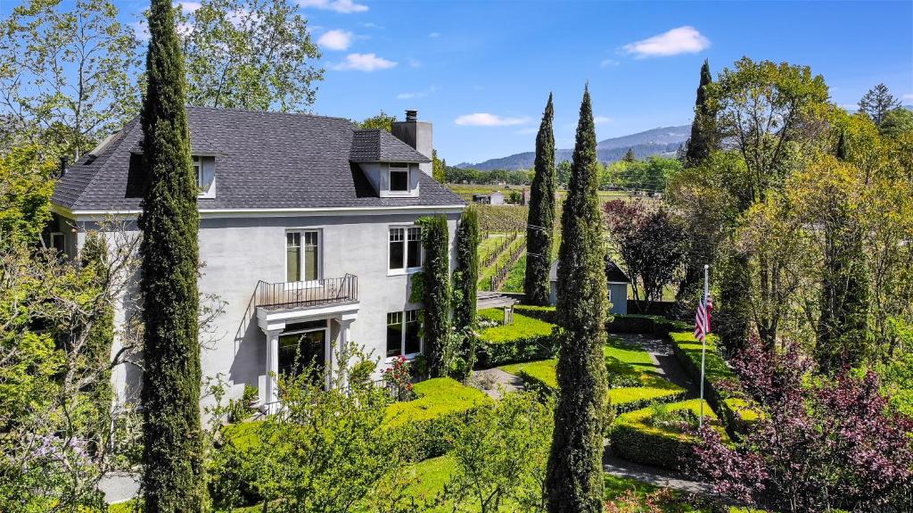 Calistoga Bed & Breakfast | Chateau De Vie