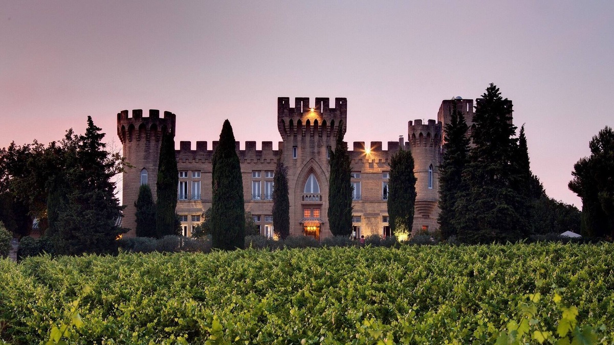 Chateauneuf-du-Pape Hotel | Chateau Des Fines Roches