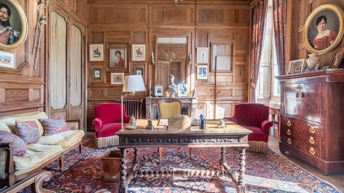 Dangeul Villa | Château in Sarthe with Heated Pool