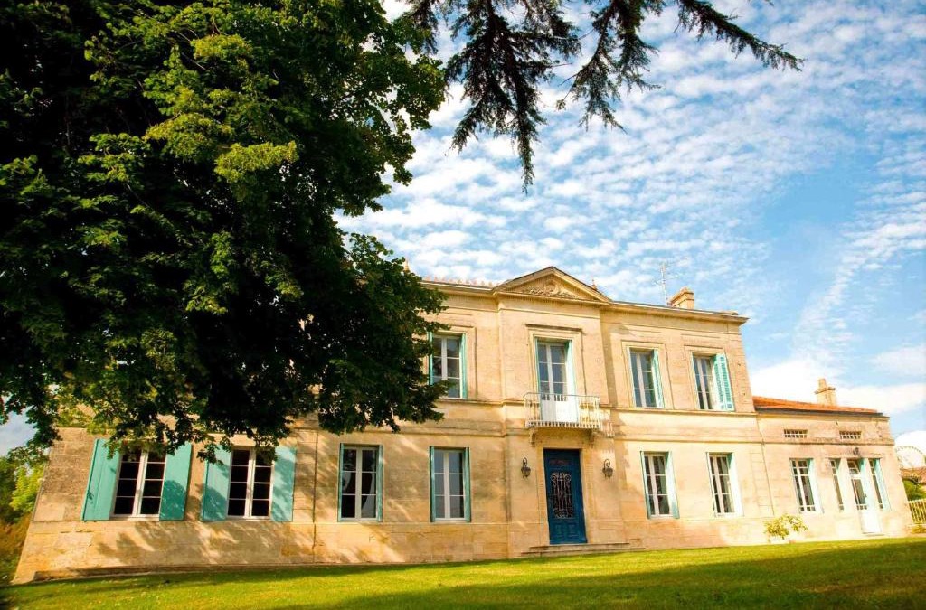 Saint-Ciers-de-Canesse Bed & Breakfast | Chateau Rousselle