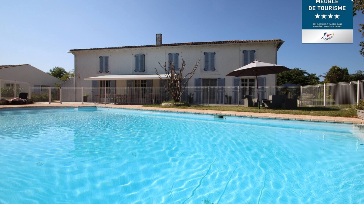 Arvert Cottage | Chateauneuf du Pape (meadow view)