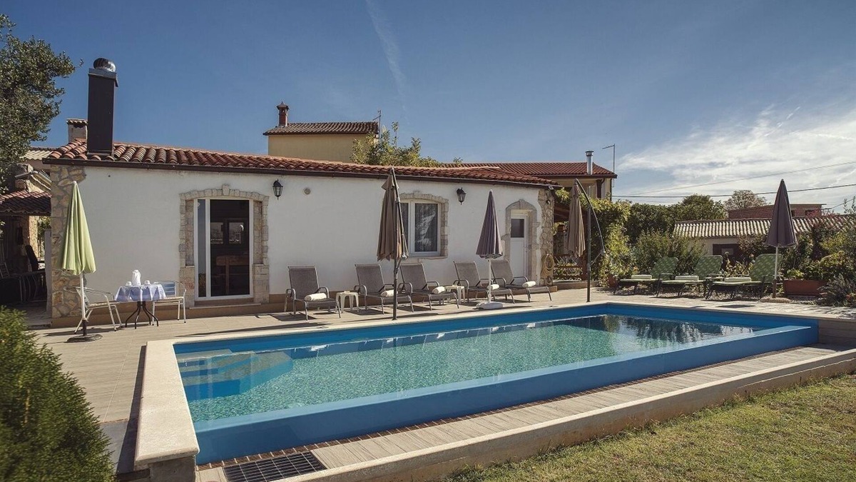 Kanfanar Apartment | Cheap and nice holiday flat with pool