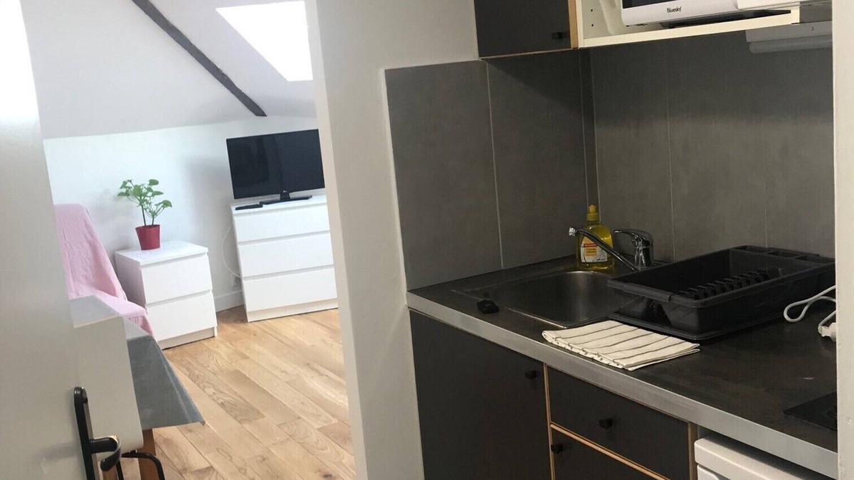 Pantin Apartment | Cheap Paris. New apartment in town house near the center.