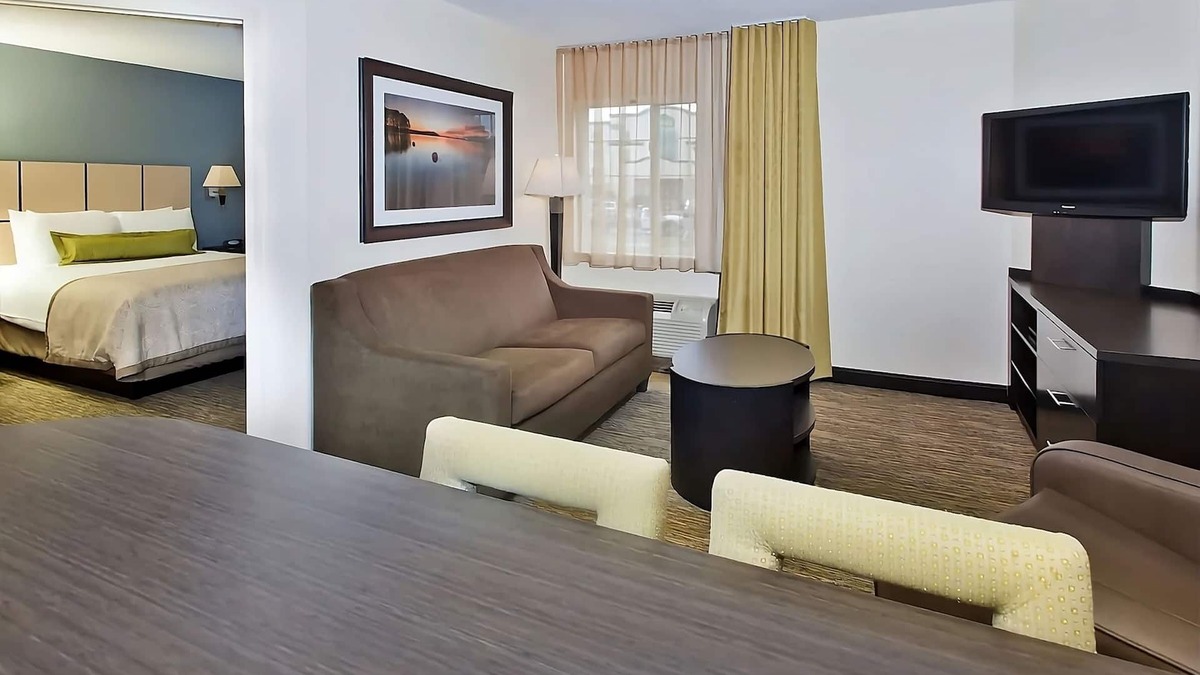 Ashley Oaks Hotel | Check out East Tennessee History Center! 2 Family-friendly Units W/Kitchens!